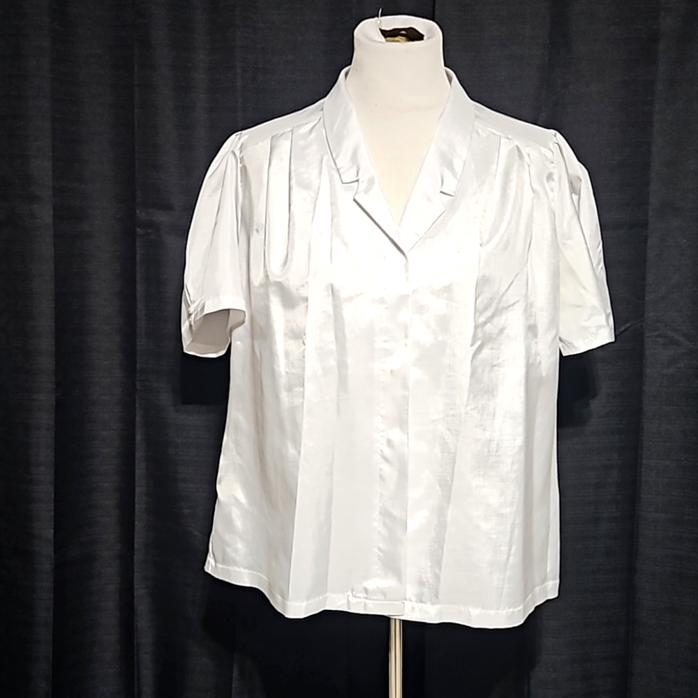 Vintage short sleeve button down blouse